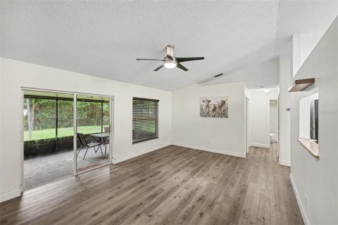 House in Cocoa, Florida 3 bedrooms, 112.6 sq.m. № 2284463 - photo 6