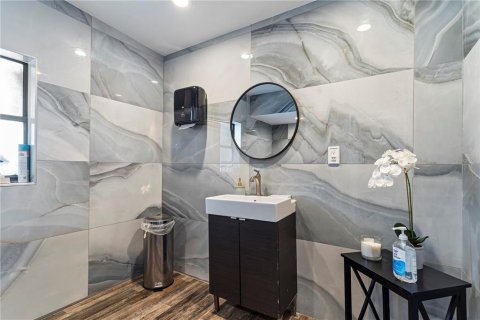 Propiedad comercial en venta en Tampa, Florida, 285.58 m2 № 1718035 - foto 26