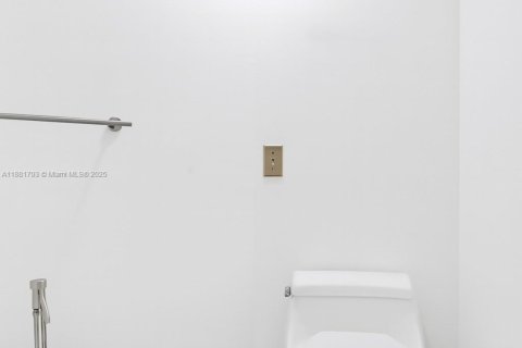 Снять в аренду кондоминиум в Майами, Флорида 2 спальни, 121.7м2, № 1924731 - фото 22