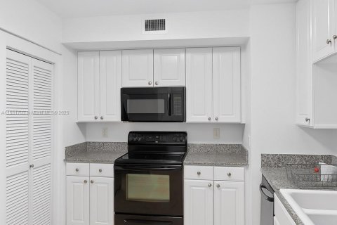 Снять в аренду кондоминиум в Майами, Флорида 2 спальни, 121.7м2, № 1924731 - фото 20