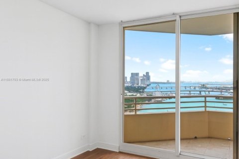 Снять в аренду кондоминиум в Майами, Флорида 2 спальни, 121.7м2, № 1924731 - фото 18