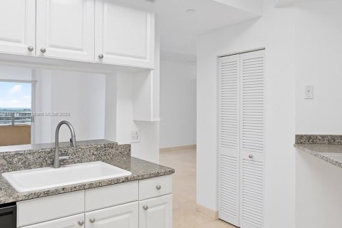 Снять в аренду кондоминиум в Майами, Флорида 2 спальни, 121.7м2, № 1924731 - фото 21