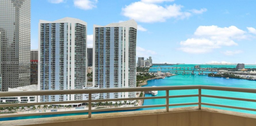Condominio en Miami, Florida, 2 dormitorios № 1924731