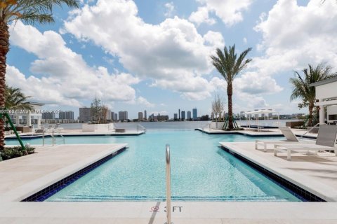 Condo in North Miami Beach, Florida, 2 bedrooms  № 1743880 - photo 17