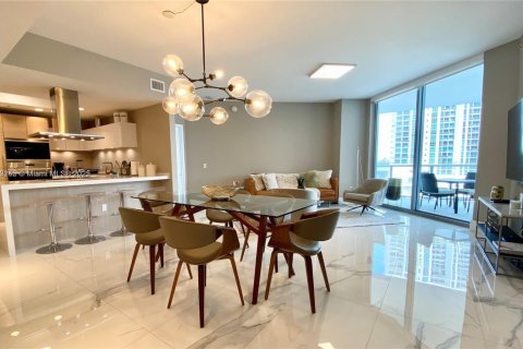 Condo in North Miami Beach, Florida, 2 bedrooms  № 1743880 - photo 1