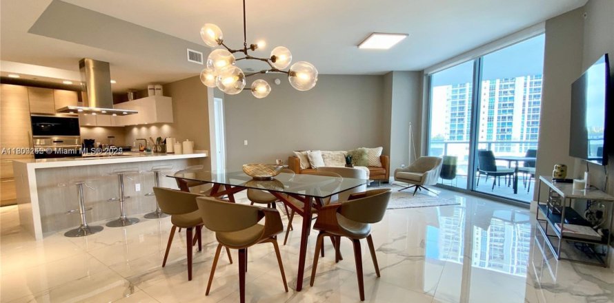 Condo in North Miami Beach, Florida, 2 bedrooms № 1743880