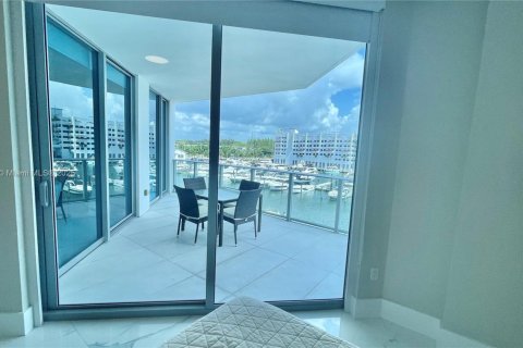 Condo in North Miami Beach, Florida, 2 bedrooms  № 1743880 - photo 20