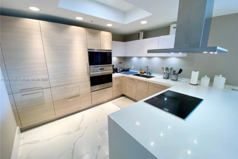 Condo in North Miami Beach, Florida, 2 bedrooms  № 1743880 - photo 4