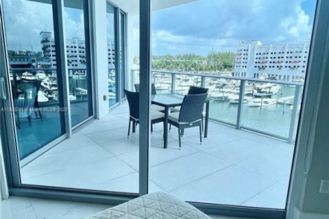 Condo in North Miami Beach, Florida, 2 bedrooms  № 1743880 - photo 24