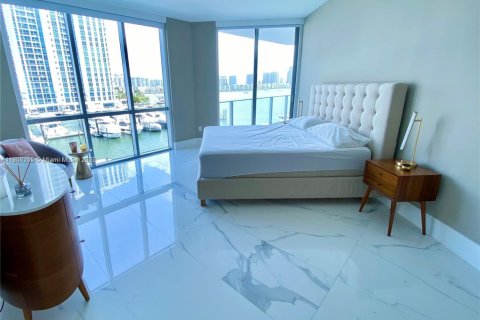 Condo in North Miami Beach, Florida, 2 bedrooms  № 1743880 - photo 2