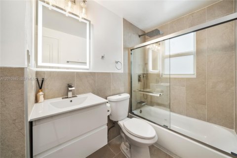 Condo in Miami Beach, Florida, 3 bedrooms  № 2075254 - photo 18
