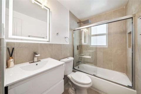 Condo in Miami Beach, Florida, 3 bedrooms  № 2075254 - photo 19