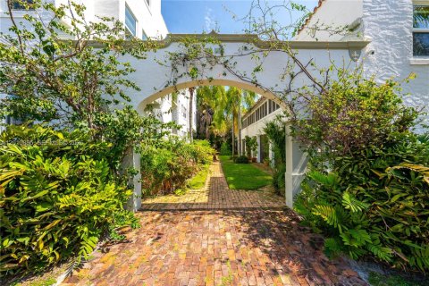 Condo in Miami Beach, Florida, 3 bedrooms  № 2075254 - photo 23
