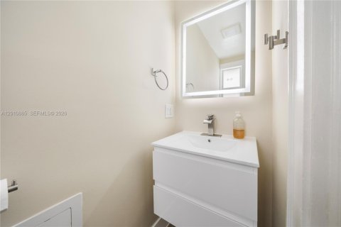 Condo in Miami Beach, Florida, 3 bedrooms  № 2075254 - photo 17