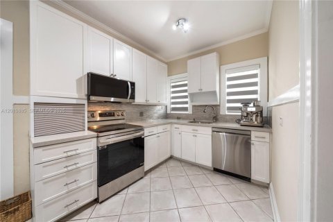 Condo in Miami Beach, Florida, 3 bedrooms  № 2075254 - photo 11