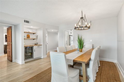 Condo in Bradenton Beach, Florida, 2 bedrooms  № 2097673 - photo 12