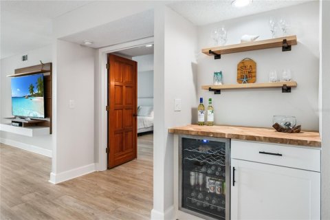 Condo in Bradenton Beach, Florida, 2 bedrooms  № 2097673 - photo 13