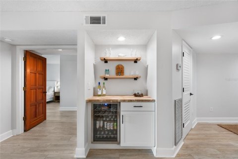 Condo in Bradenton Beach, Florida, 2 bedrooms  № 2097673 - photo 14
