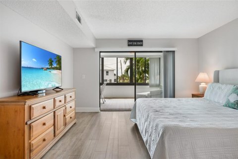 Condo in Bradenton Beach, Florida, 2 bedrooms  № 2097673 - photo 22