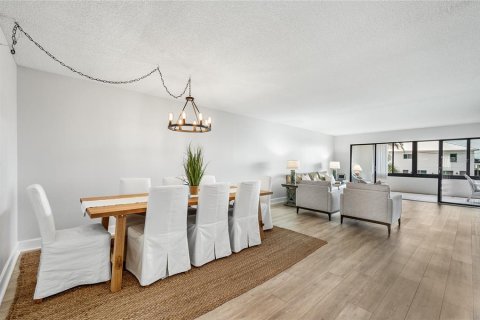 Condo in Bradenton Beach, Florida, 2 bedrooms  № 2097673 - photo 11
