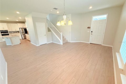 Villa ou maison à louer à Oviedo, Floride: 4 chambres, 269.23 m2 № 2425948 - photo 5