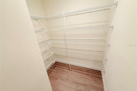 Villa ou maison à louer à Oviedo, Floride: 4 chambres, 269.23 m2 № 2425948 - photo 13