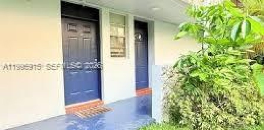 Кондоминиум с 1 спальней в Плантация, Флорида № 2058561