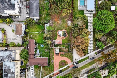 Terrain à North Miami, Floride № 2050175