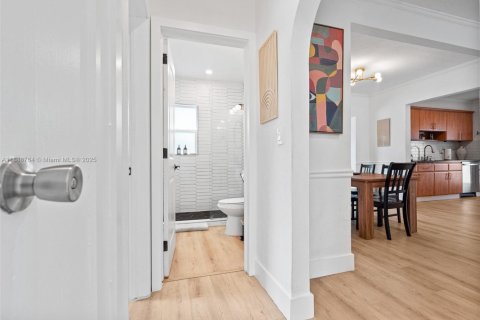 Villa ou maison à louer à Hollywood, Floride: 2 chambres, 105.63 m2 № 1944630 - photo 16