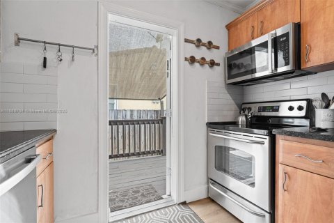 Villa ou maison à louer à Hollywood, Floride: 2 chambres, 105.63 m2 № 1944630 - photo 23