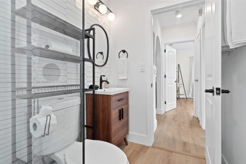 Villa ou maison à louer à Hollywood, Floride: 2 chambres, 105.63 m2 № 1944630 - photo 9