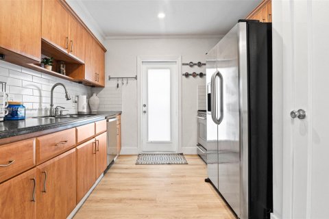 Villa ou maison à louer à Hollywood, Floride: 2 chambres, 105.63 m2 № 1944630 - photo 22