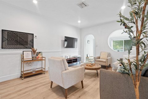 Villa ou maison à louer à Hollywood, Floride: 2 chambres, 105.63 m2 № 1944630 - photo 21