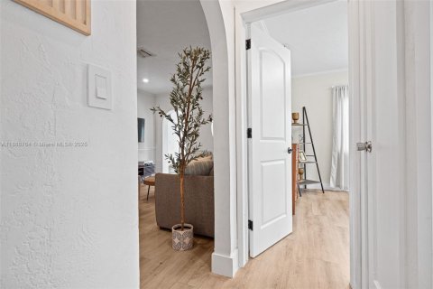 Villa ou maison à louer à Hollywood, Floride: 2 chambres, 105.63 m2 № 1944630 - photo 10