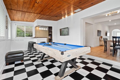 Villa ou maison à louer à Hollywood, Floride: 2 chambres, 105.63 m2 № 1944630 - photo 25