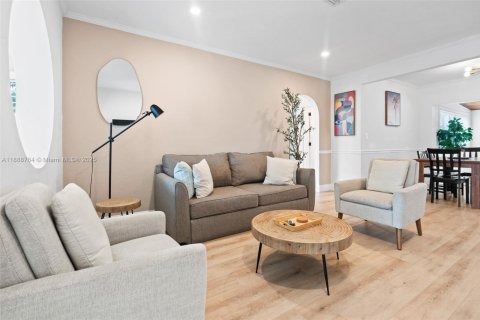 Villa ou maison à louer à Hollywood, Floride: 2 chambres, 105.63 m2 № 1944630 - photo 18