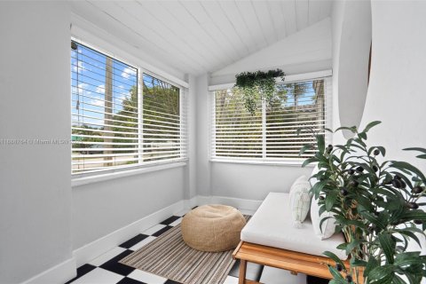 Villa ou maison à louer à Hollywood, Floride: 2 chambres, 105.63 m2 № 1944630 - photo 2