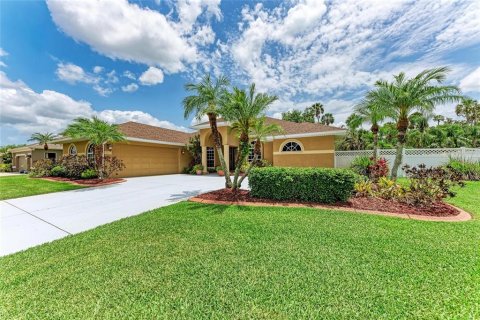 House in Parrish, Florida 4 bedrooms, 268.49 sq.m. № 1777081 - photo 1