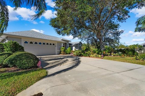 House in Palm Coast, Florida 4 bedrooms, 204.38 sq.m. № 1900011 - photo 2