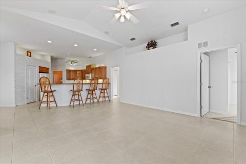 House in Palm Coast, Florida 4 bedrooms, 204.38 sq.m. № 1900011 - photo 18