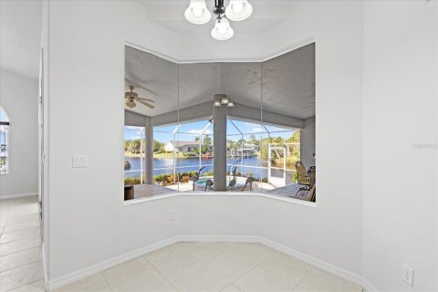 House in Palm Coast, Florida 4 bedrooms, 204.38 sq.m. № 1900011 - photo 29
