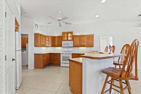 House in Palm Coast, Florida 4 bedrooms, 204.38 sq.m. № 1900011 - photo 12