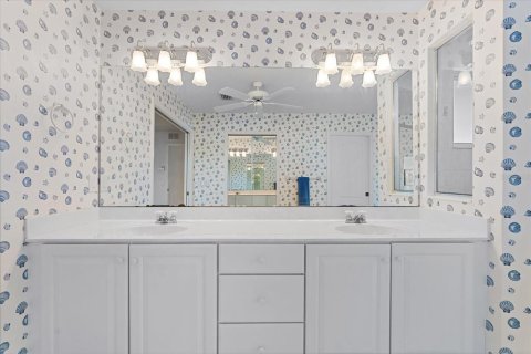House in Palm Coast, Florida 4 bedrooms, 204.38 sq.m. № 1900011 - photo 23