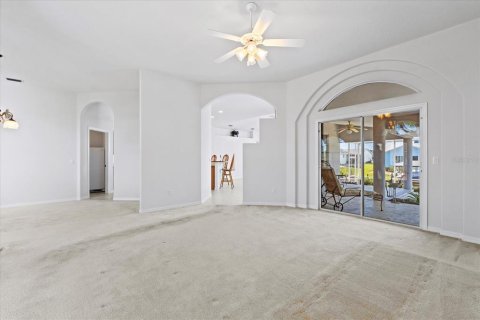 House in Palm Coast, Florida 4 bedrooms, 204.38 sq.m. № 1900011 - photo 8