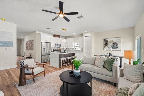 Casa en venta en Tampa, Florida, 4 dormitorios, 192.21 m2 № 2196441 - foto 3