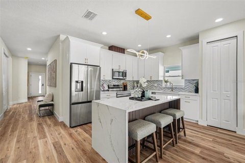Casa en venta en Tampa, Florida, 4 dormitorios, 192.21 m2 № 2196441 - foto 8