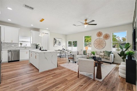 Casa en venta en Tampa, Florida, 4 dormitorios, 192.21 m2 № 2196441 - foto 10