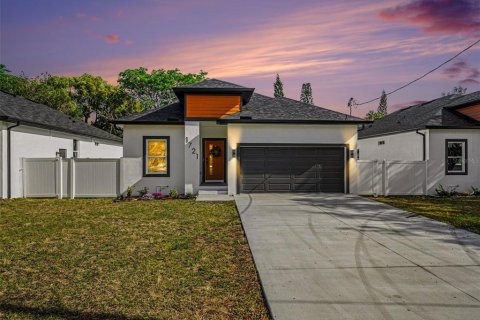 Casa en Tampa, Florida 4 dormitorios, 192.21 m2 № 2196441