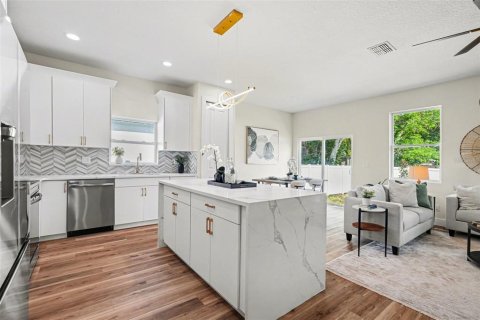 Casa en venta en Tampa, Florida, 4 dormitorios, 192.21 m2 № 2196441 - foto 9