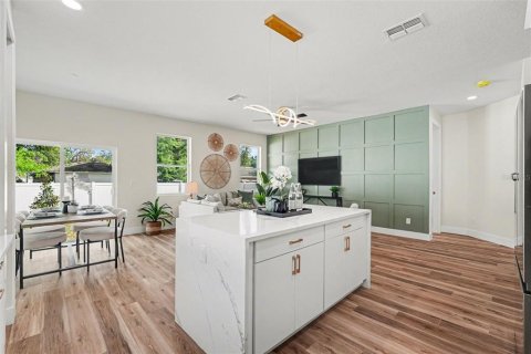 Casa en venta en Tampa, Florida, 4 dormitorios, 192.21 m2 № 2196441 - foto 7